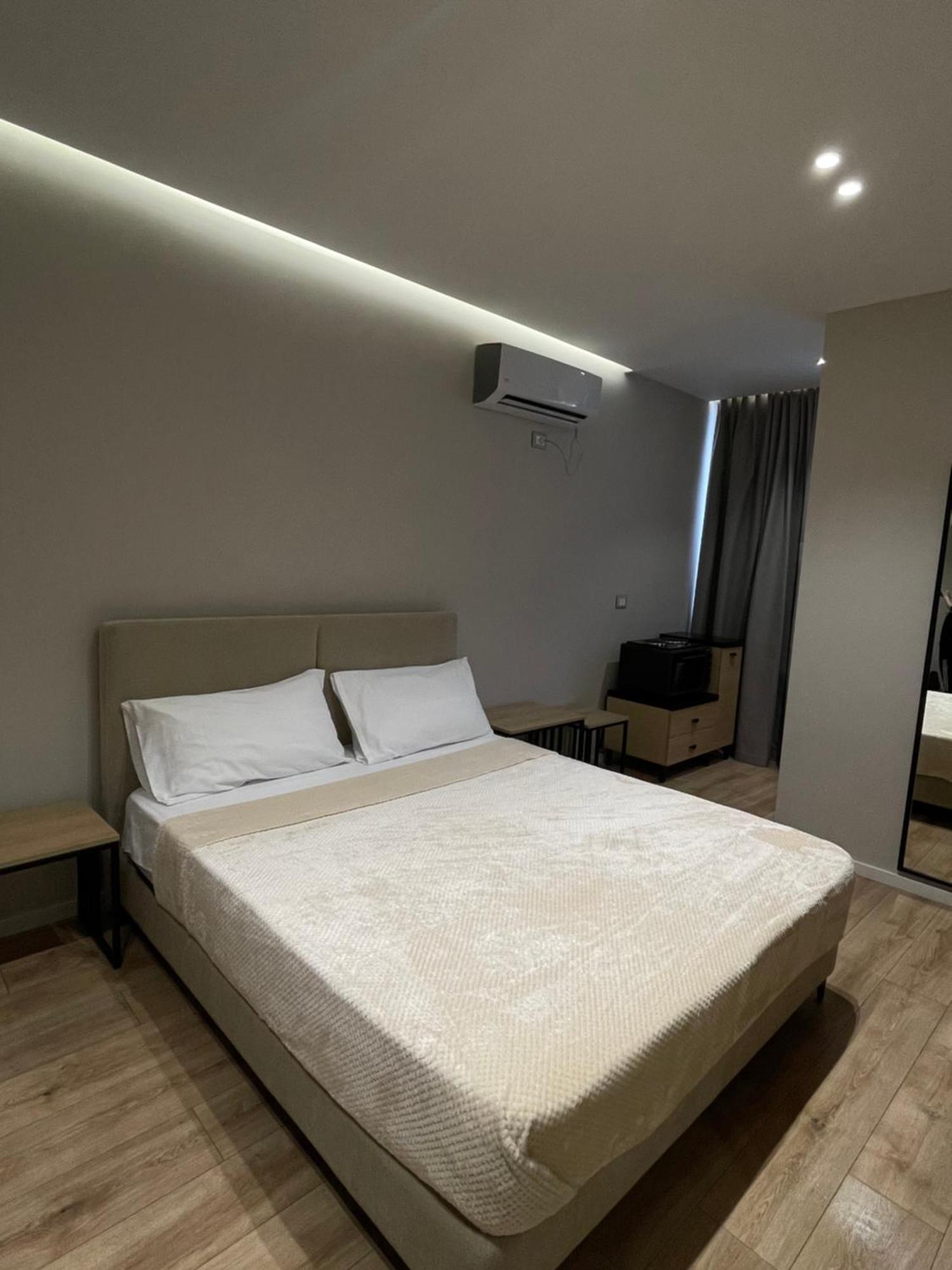 Amazon 8 Guesthouse 地拉那 外观 照片
