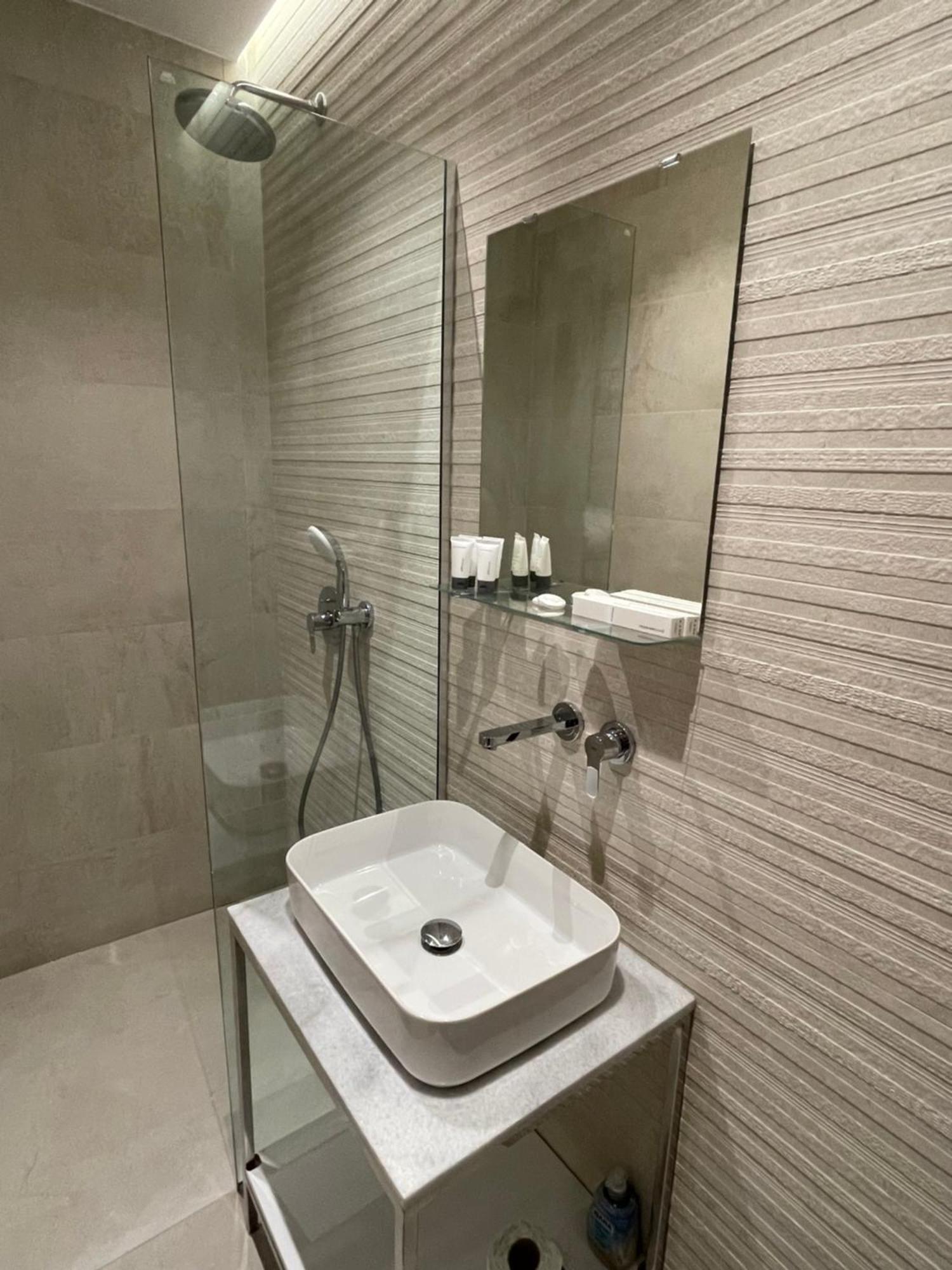 Amazon 8 Guesthouse 地拉那 外观 照片